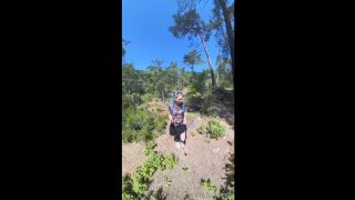 Mavi Sese Ormanda Mantar Toplarken 2 Erkek Tarafından Sikiliyor