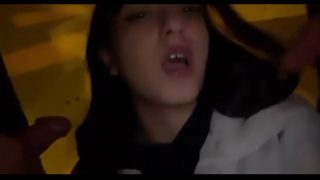 Türk Liseli İfşa! Azgın Kız Dışarıda 2 Erkeğe Sakso Çekiyor